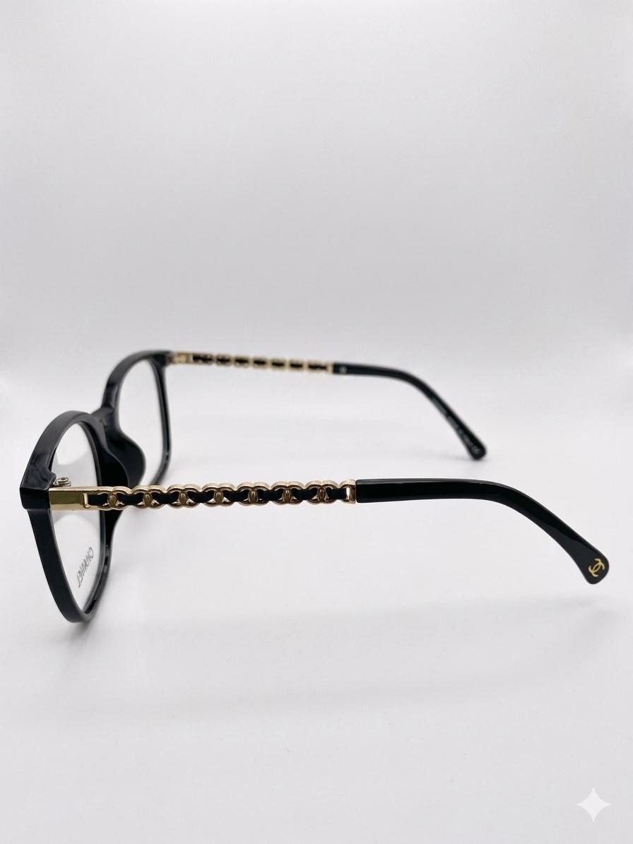 Montura Ofálmica Chanel Negra con Detalles de Cadena Entrelazada en Oro
