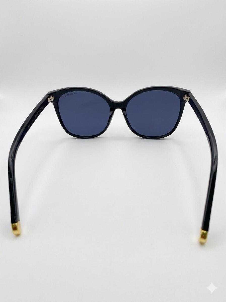 Gafas de Sol Louis Vuitton Cat-Eye en Acetato Negro con Detalles Monograma en Dorado
