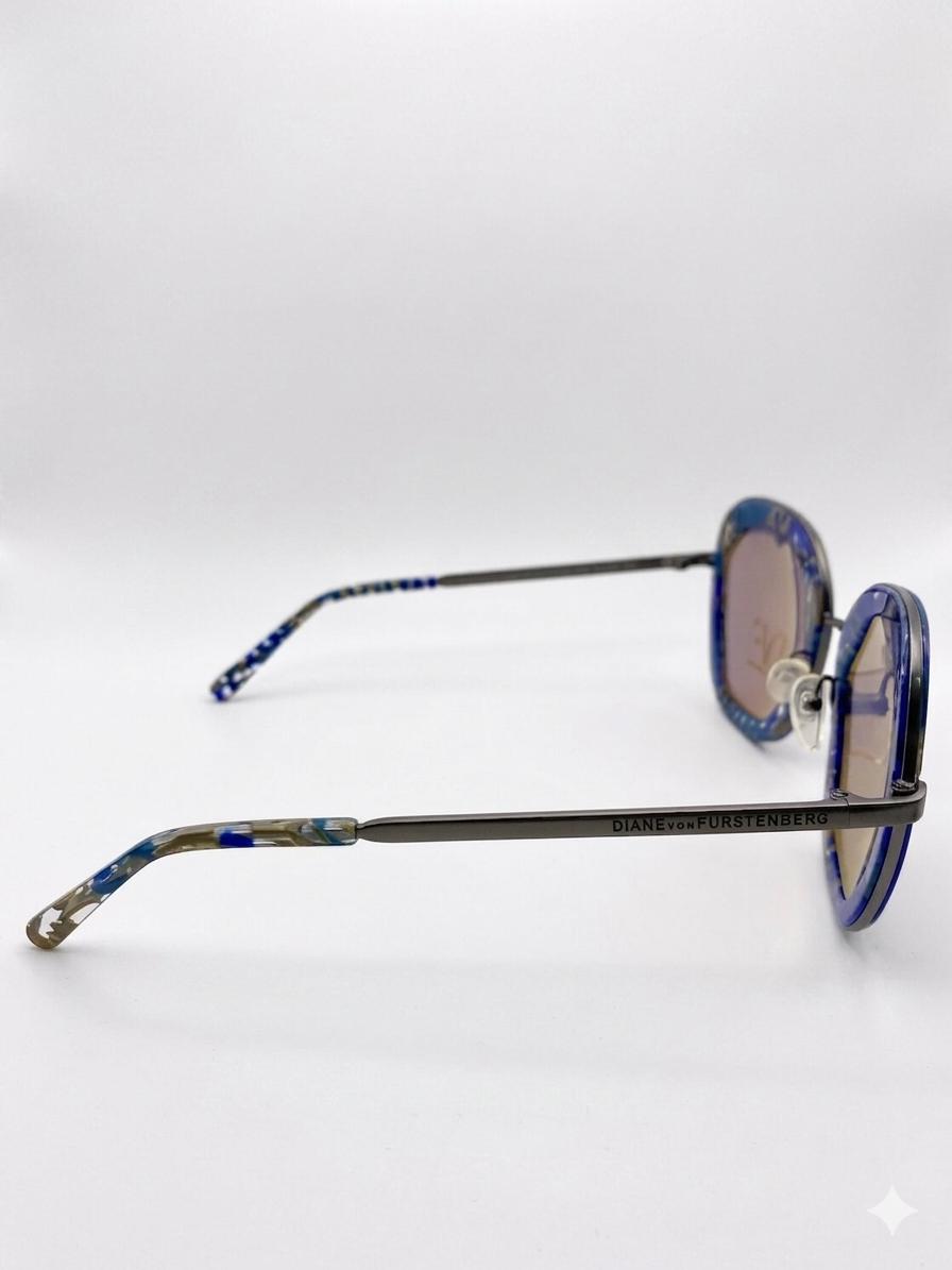 Gafas de Sol Diane von Furstenberg – Montura Geométrica Azul Carey y Lentes Degradadas