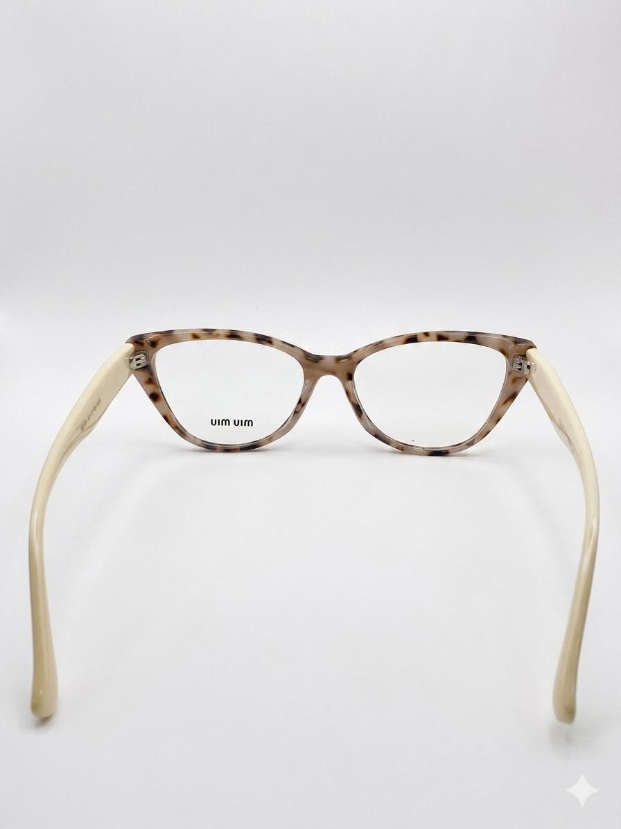 Lentes Oftálmicos Miu Miu Cat-Eye – Armazón Carey Claro y Patillas Beige