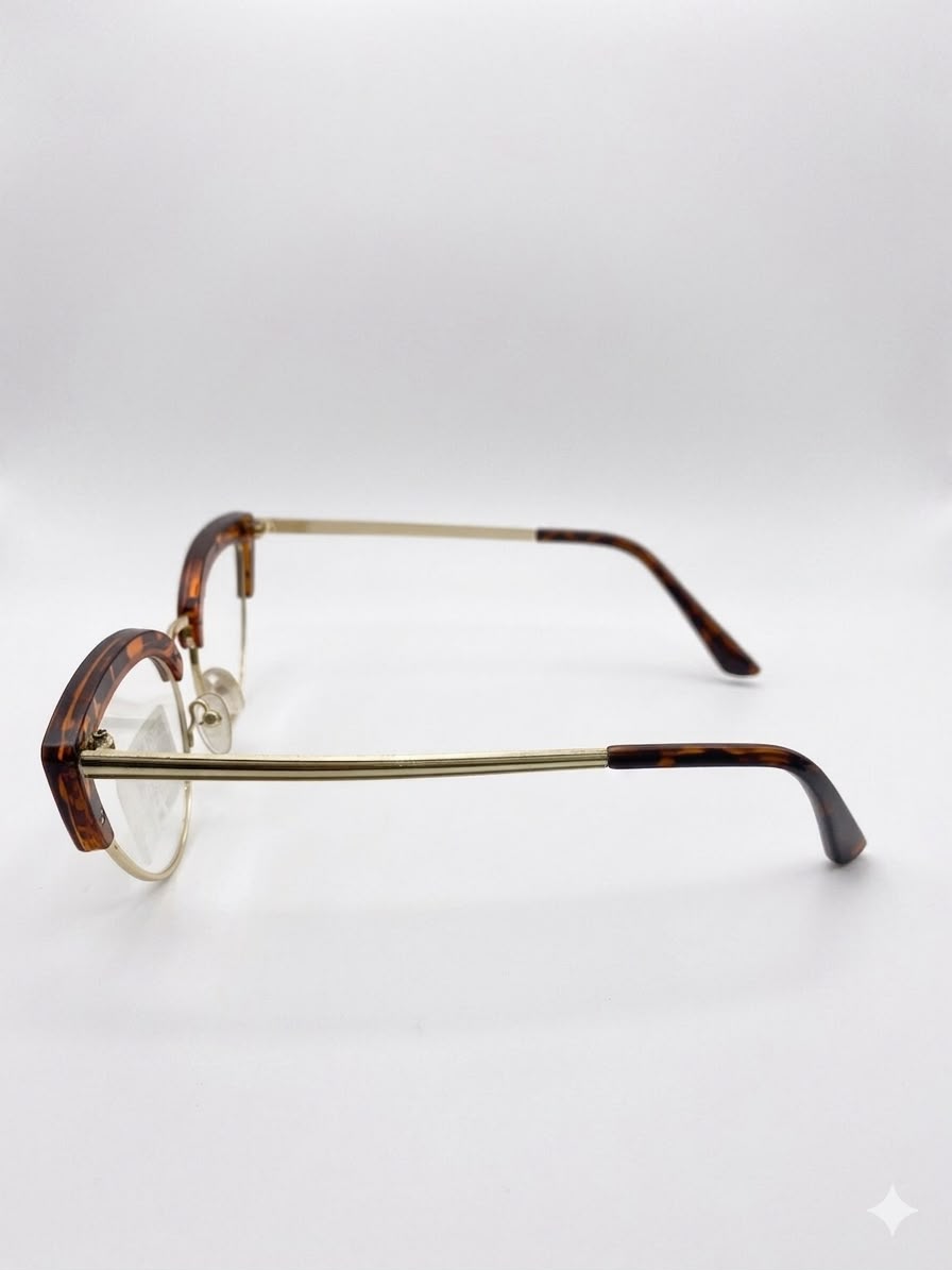 Lentes Oftálmicos Tipo "Cat-Eye" con Marco de Carey y Varillas Metálicas