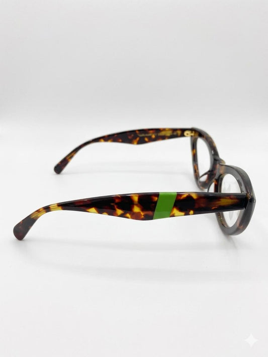 Lentes de Estilo "Cat-Eye" con Acabado Carey y Detalle en Verde