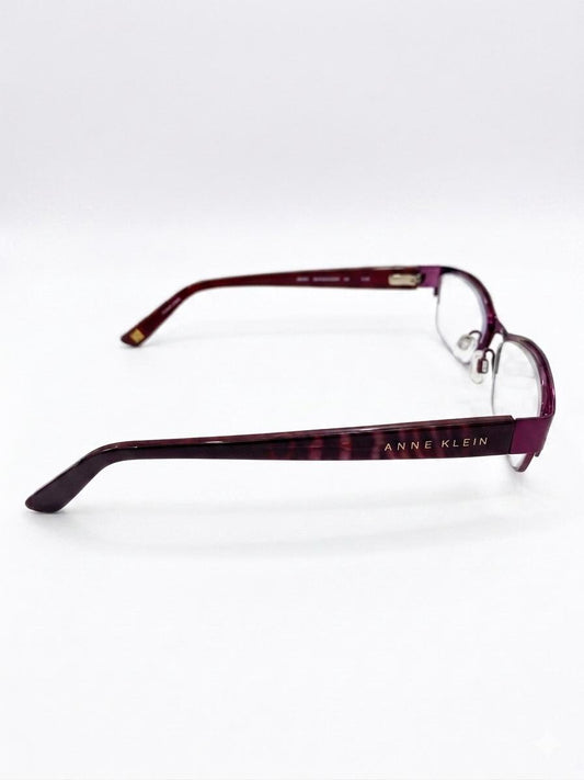Lentes graduados Anne Klein de diseño clásico en tono borgoña.
