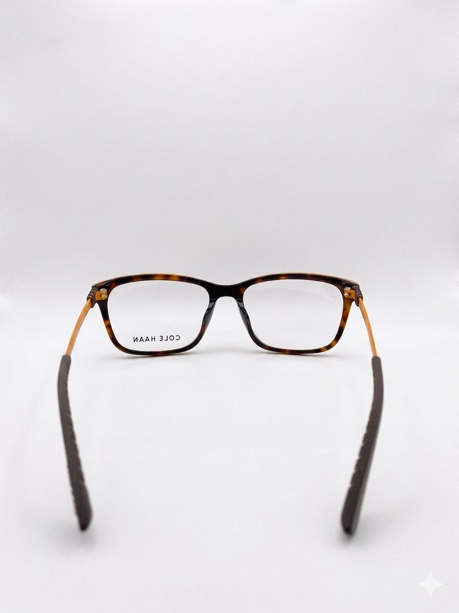 Cole Haan: Estilo y Confort con un Toque de Color