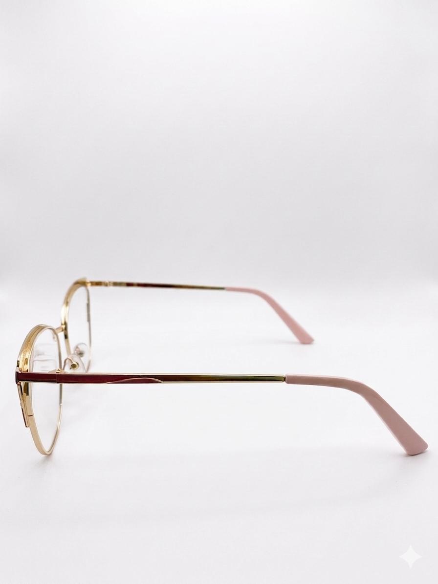 Mirada de Éxito: Estilo Cat-Eye Reinterpretado