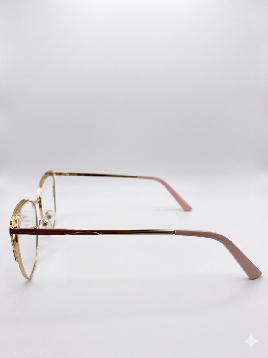 Mirada de Éxito: Estilo Cat-Eye Reinterpretado