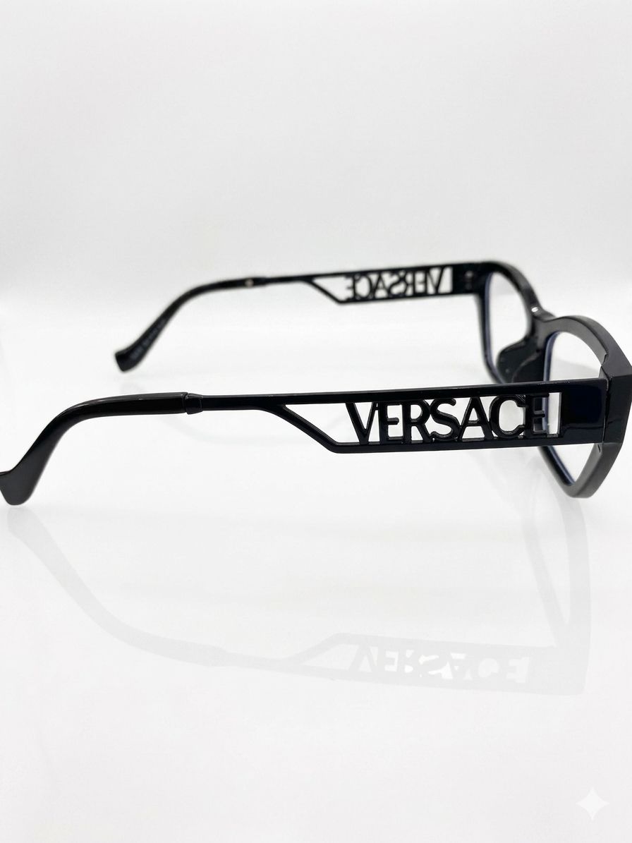 Versace Cat-Eye: La Definición de la Mirada Audaz