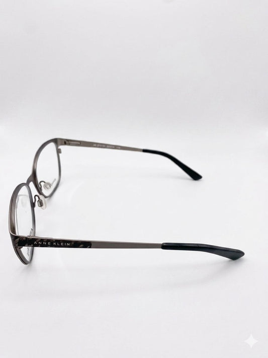Lentes Oftálmicos Anne Klein – Elegancia y Estilo Casual en Acero Inoxidable