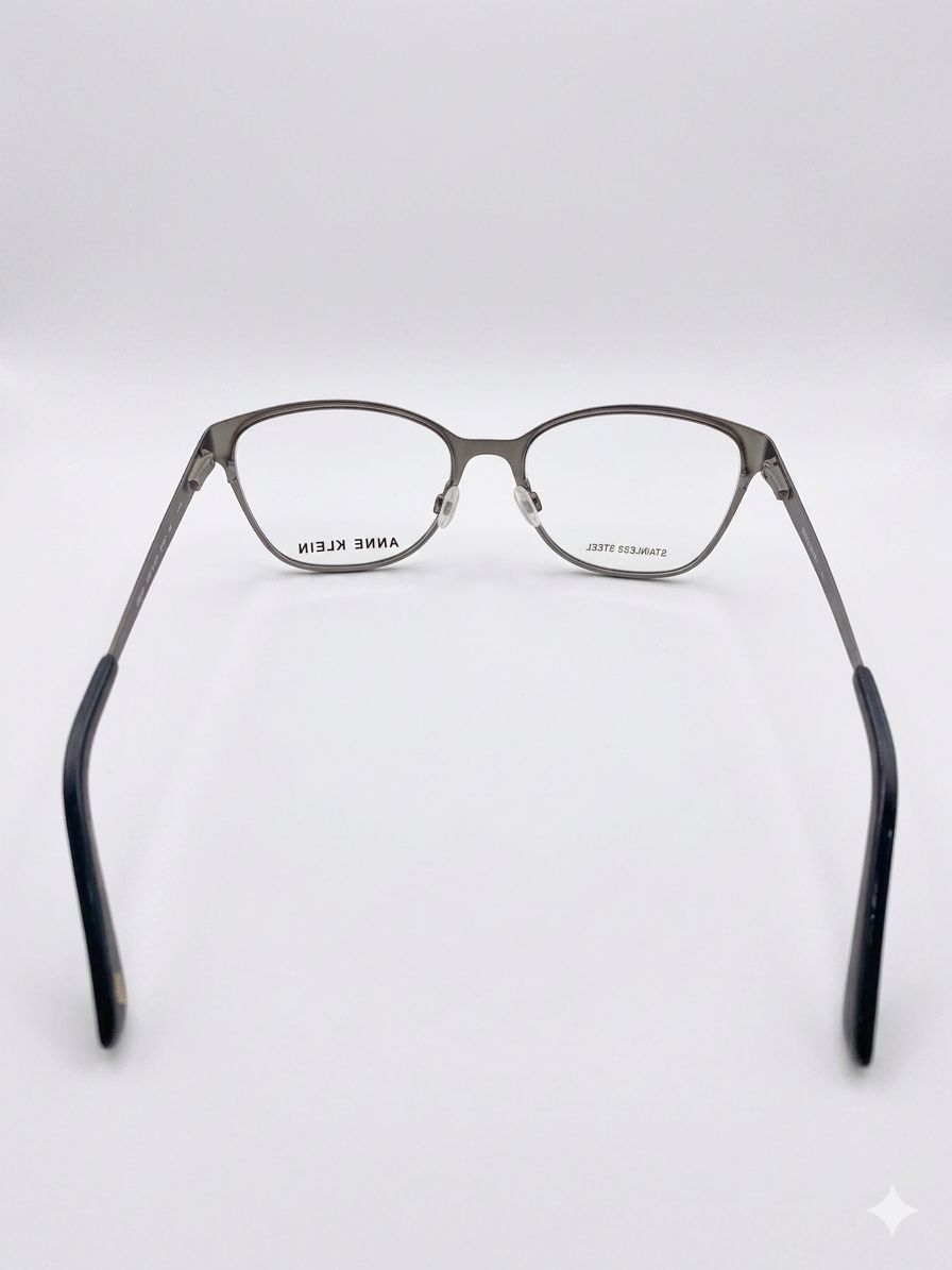Lentes Oftálmicos Anne Klein – Elegancia y Estilo Casual en Acero Inoxidable