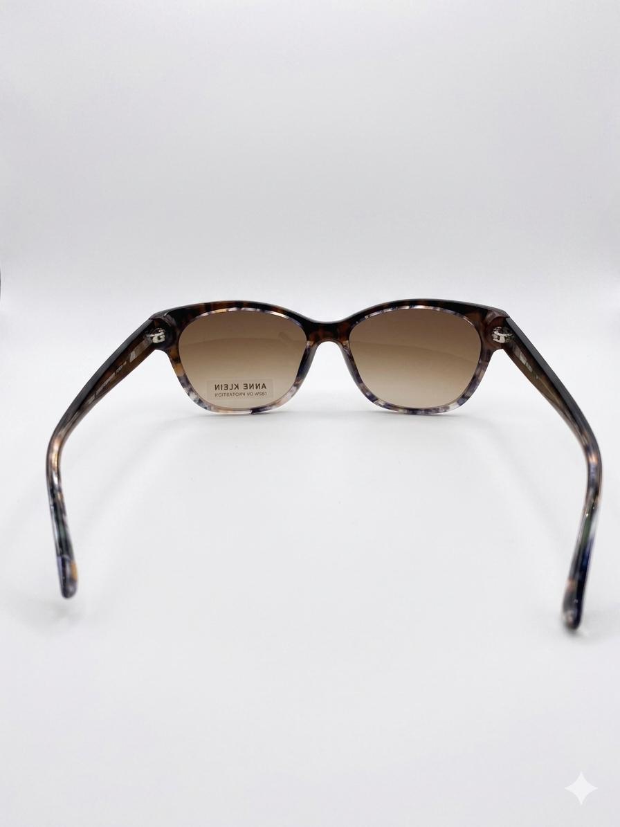 Gafas de Sol Anne Klein para Mujer – Armazón Carey / Tortoise con Lentes Degradados Marrones y Protección UV 100%