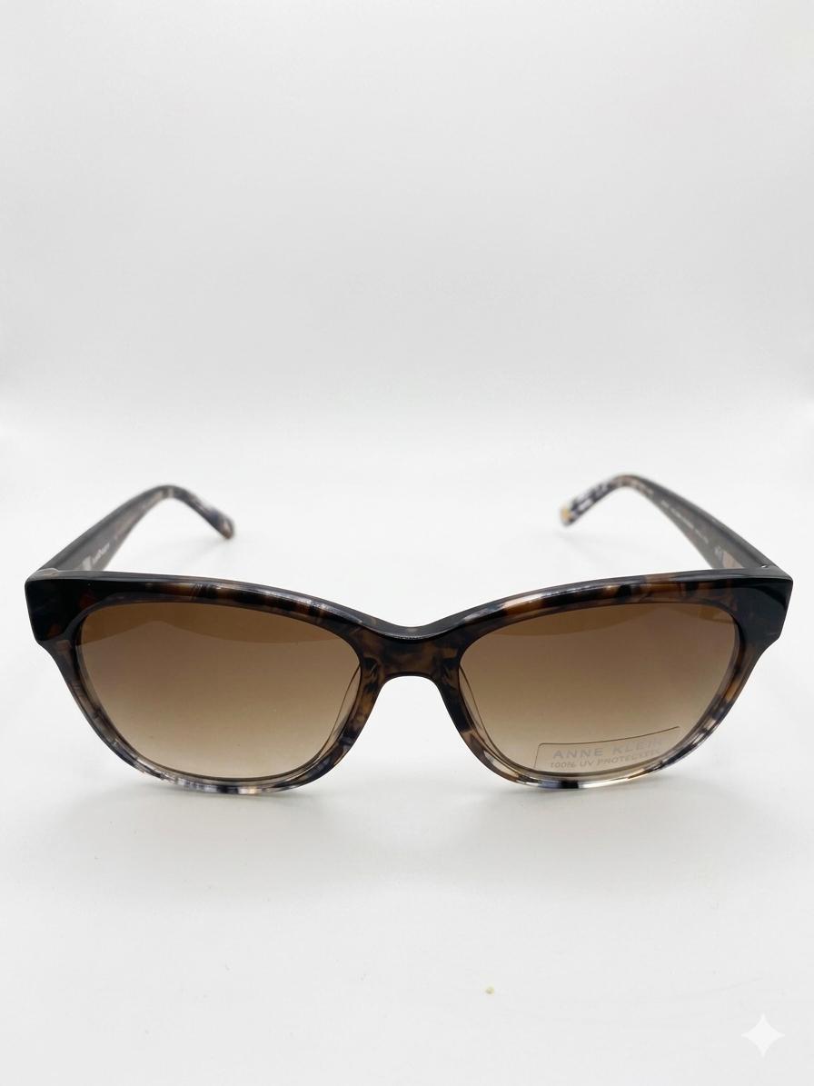 Gafas de Sol Anne Klein para Mujer – Armazón Carey / Tortoise con Lentes Degradados Marrones y Protección UV 100%