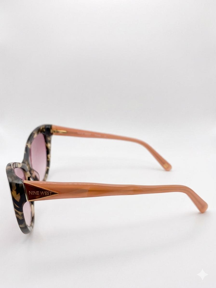 Gafas de Sol Nine West Estilo Cat-Eye Carey y Rosa – Elegantes y Chic