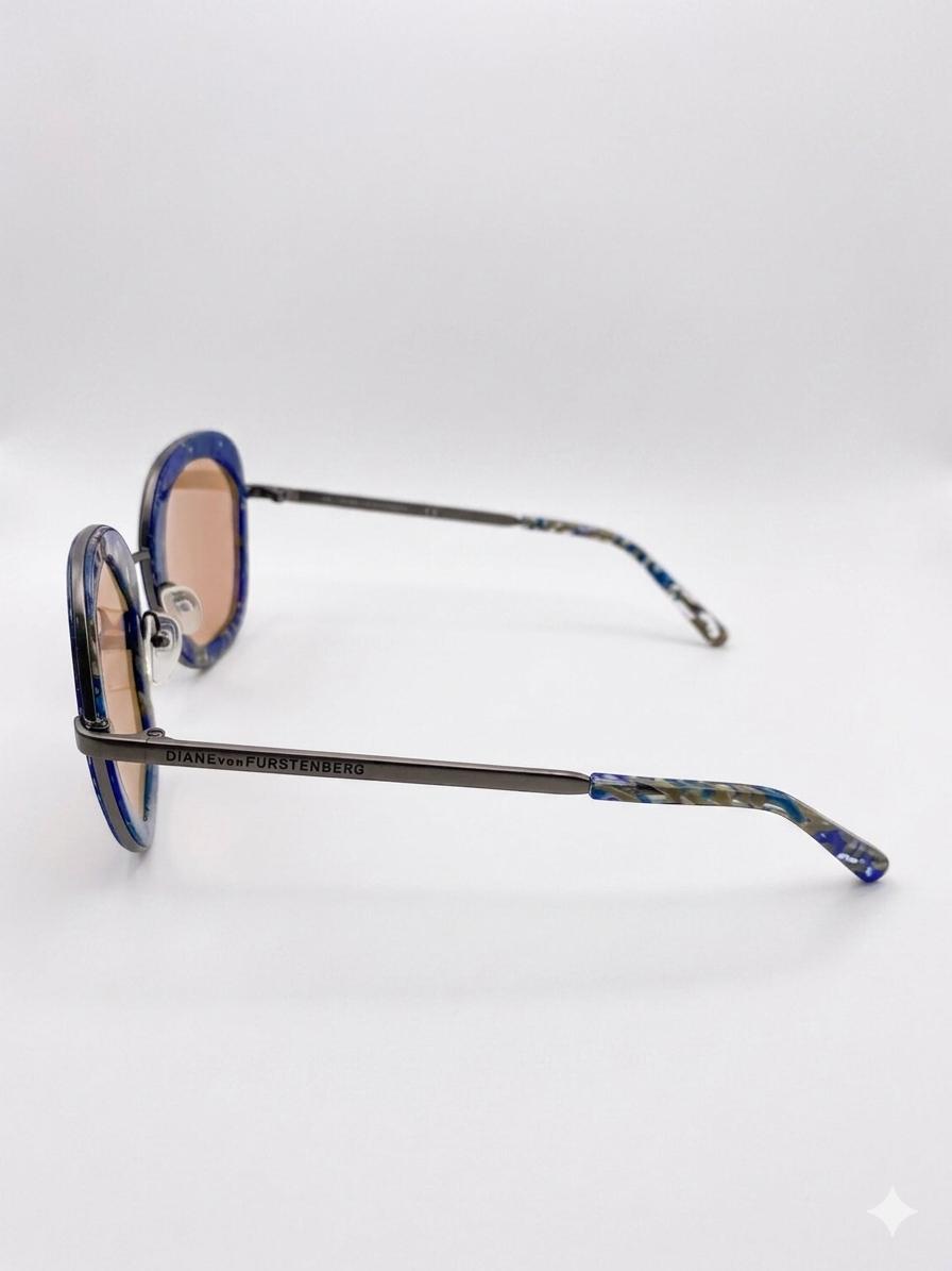 Gafas de Sol Diane von Furstenberg – Montura Geométrica Azul Carey y Lentes Degradadas