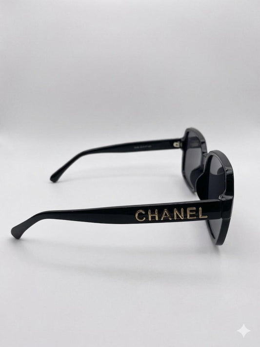 Gafas de Sol CHANEL Cuadradas Negras – Con Logotipo Dorado en las Patillas (Originales)