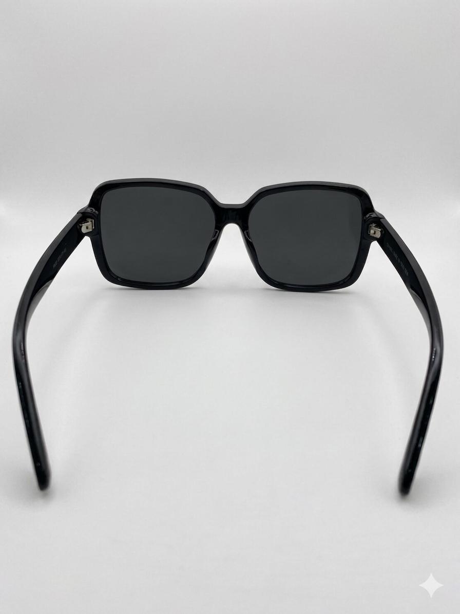 Gafas de Sol CHANEL Cuadradas Negras – Con Logotipo Dorado en las Patillas (Originales)
