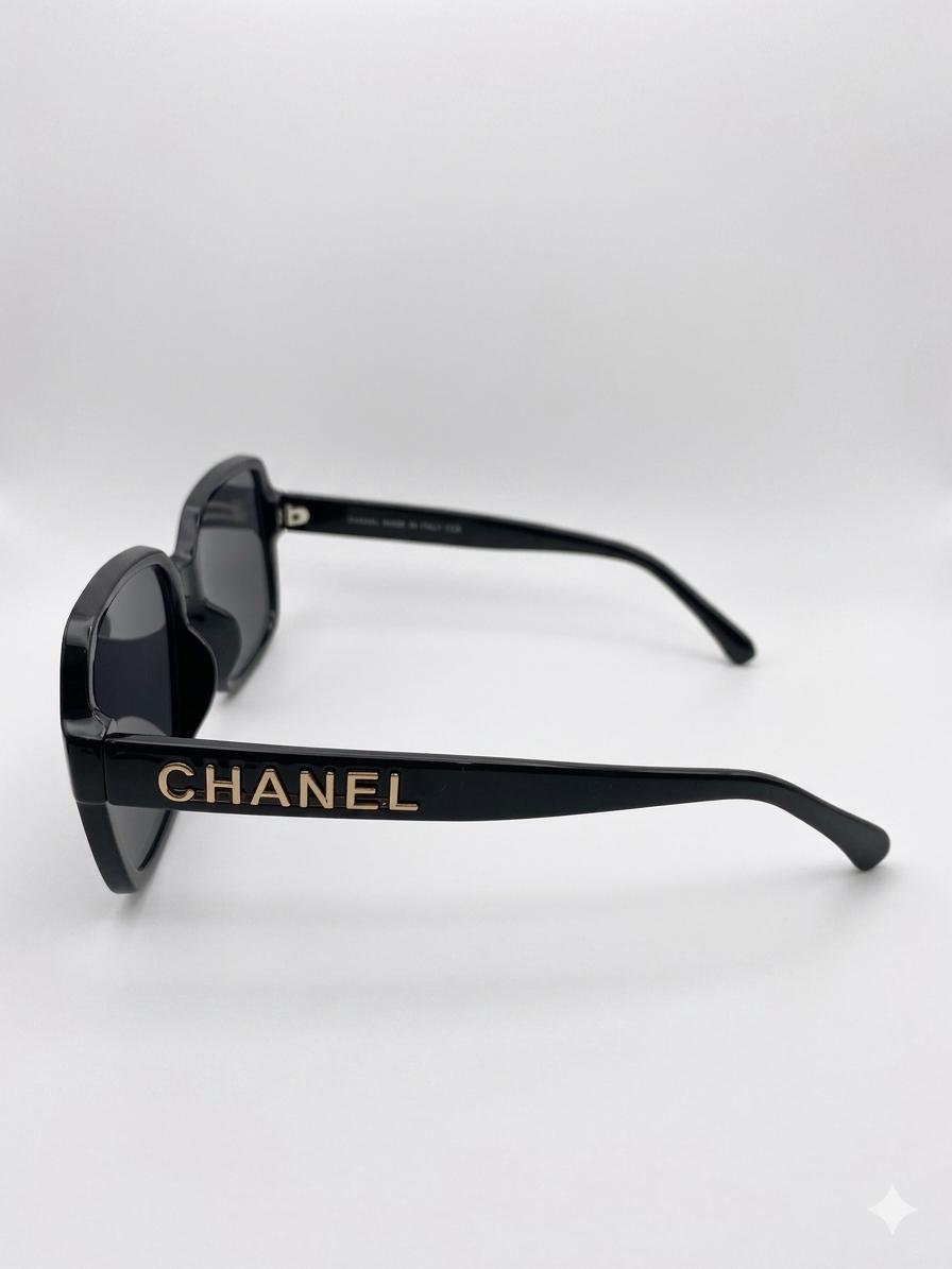 Gafas de Sol CHANEL Cuadradas Negras – Con Logotipo Dorado en las Patillas (Originales)