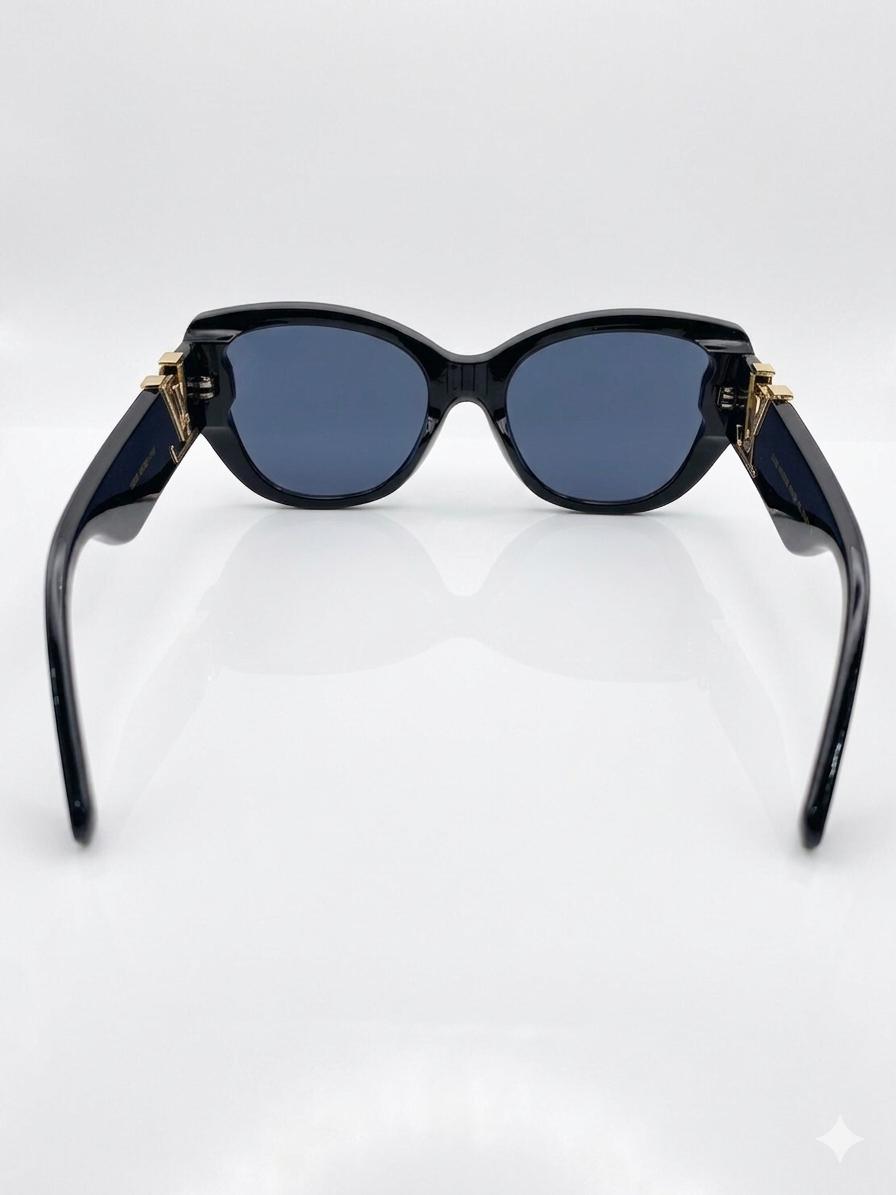 Gafas de Sol Louis Vuitton Cat-Eye Negras con Logotipo LV Dorado