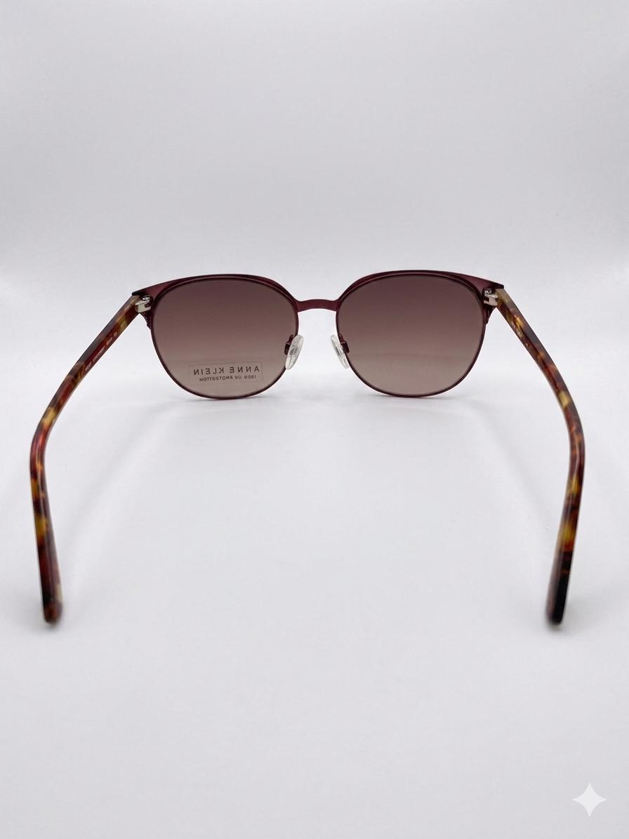 Gafas de Sol Anne Klein para Mujer – Estilo Cat-Eye Marrón Degradado y Patillas Carey