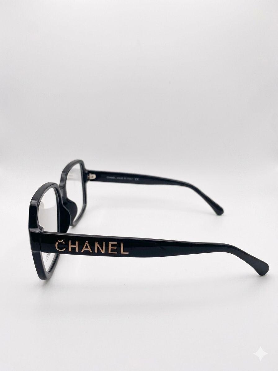 Gafas de Vista Chanel – Montura Cuadrada Negra con Logo Dorado
