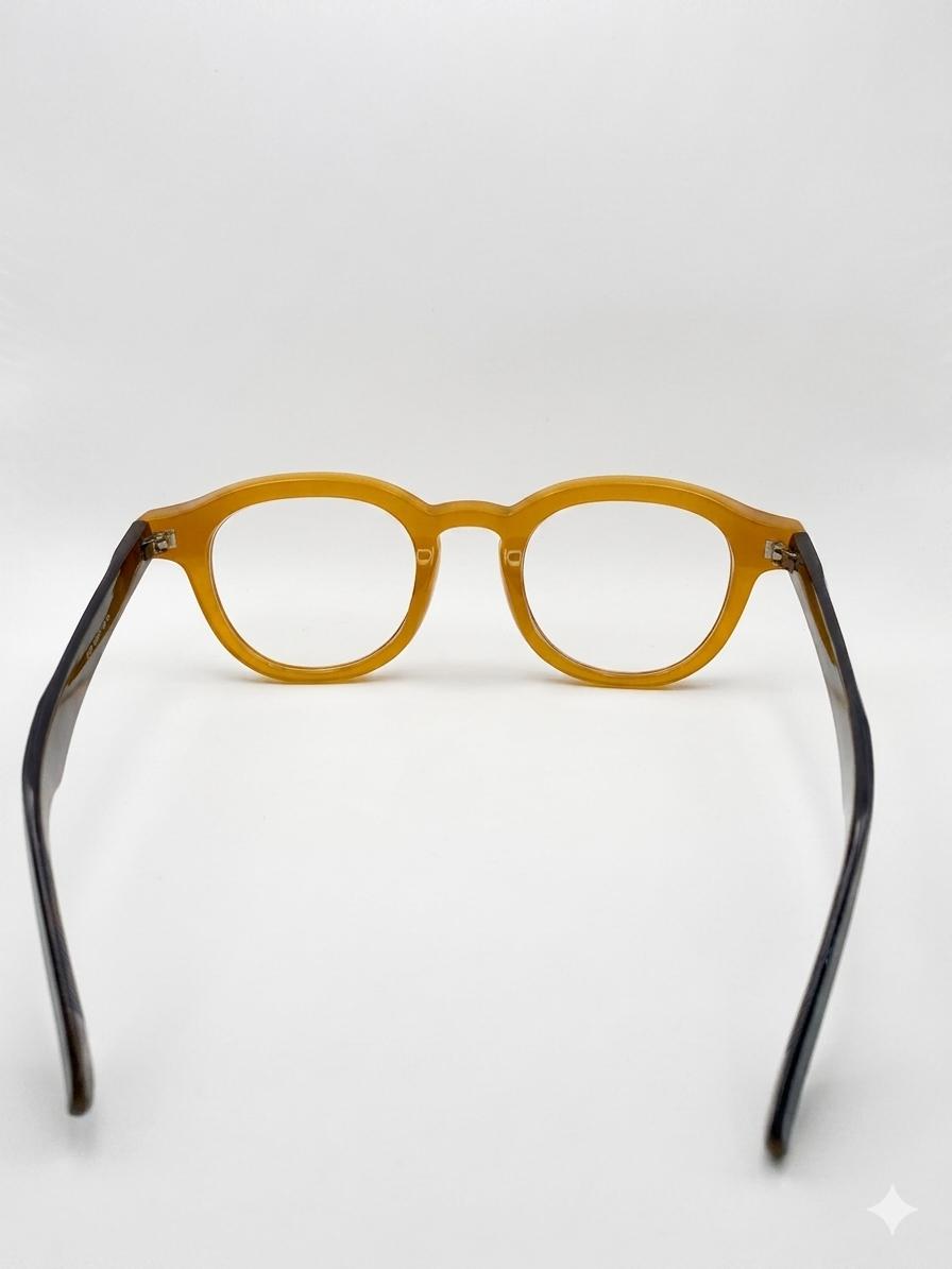 Montura Oftálmica en Acetato Miel con Patillas Carey