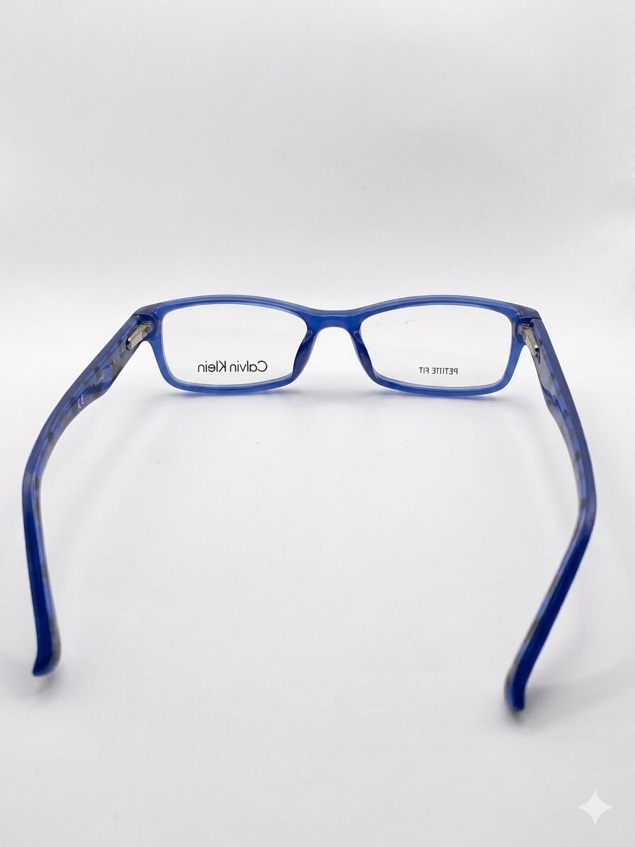Lentes Oftálmicos Calvin Klein – Rectangular Azul Translúcido (Petite Fit)