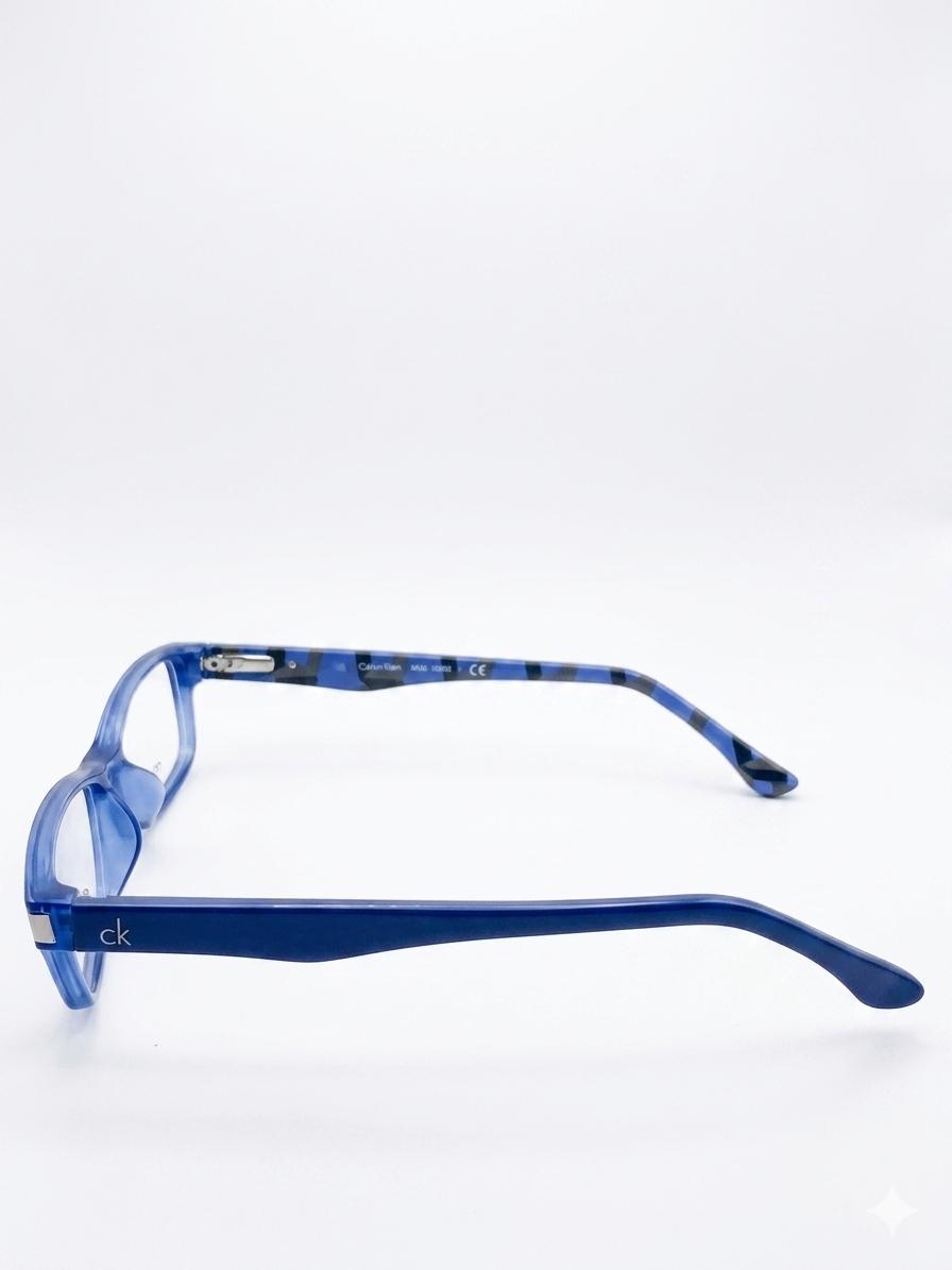 Lentes Oftálmicos Calvin Klein – Rectangular Azul Translúcido (Petite Fit)