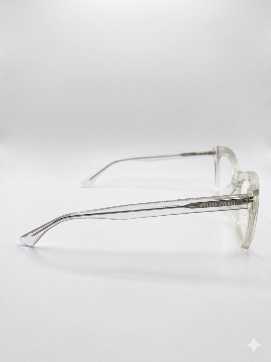 Montura Oftálmica Miu Miu – Transparente Crystal Cat-Eye Elegance