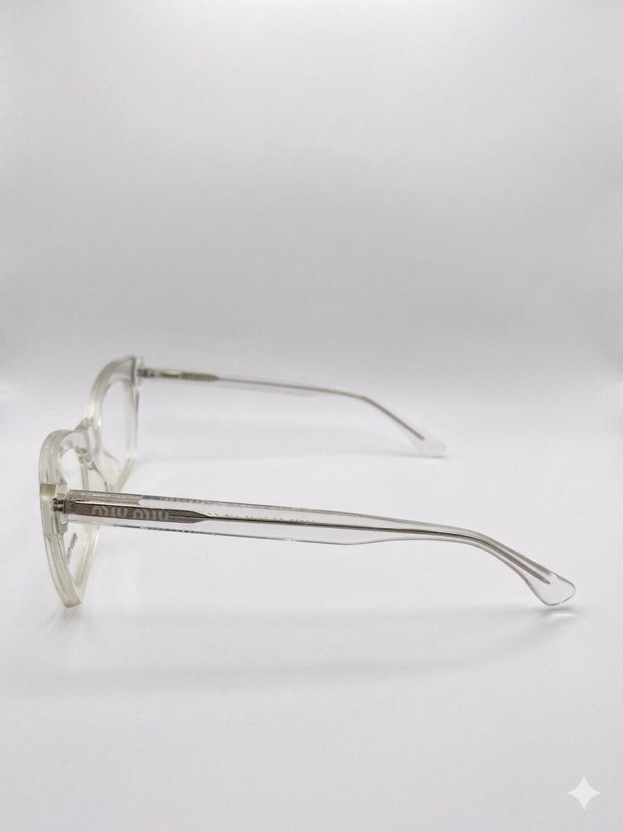 Montura Oftálmica Miu Miu – Transparente Crystal Cat-Eye Elegance