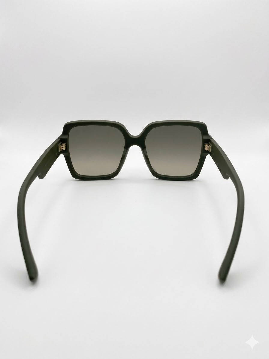 Gafas de sol de diseño con monograma y emblema metálic