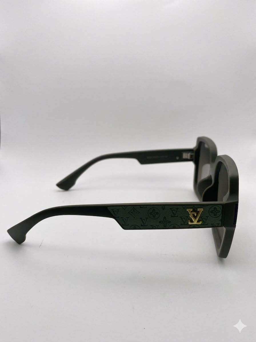 Gafas de sol de diseño con monograma y emblema metálic