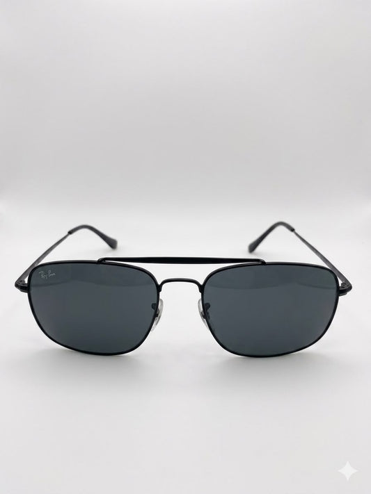 Ray-Ban en el lente superior. Ideales para un look atemporal,