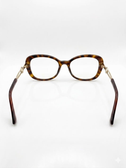 Gafas de lectura con montura de carey y detalle metálico dorado