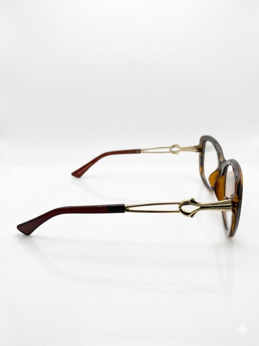 Gafas de lectura con montura de carey y detalle metálico dorado