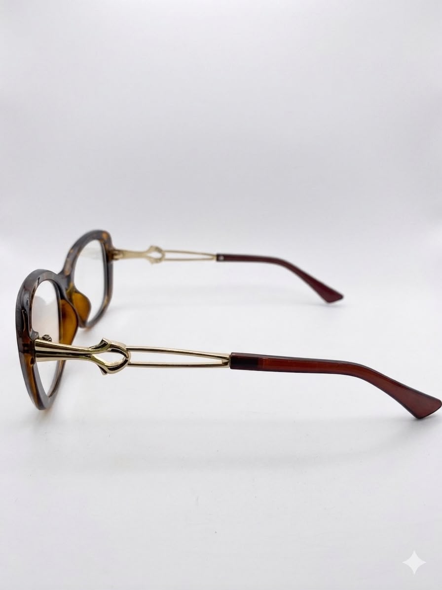 Gafas de lectura con montura de carey y detalle metálico dorado