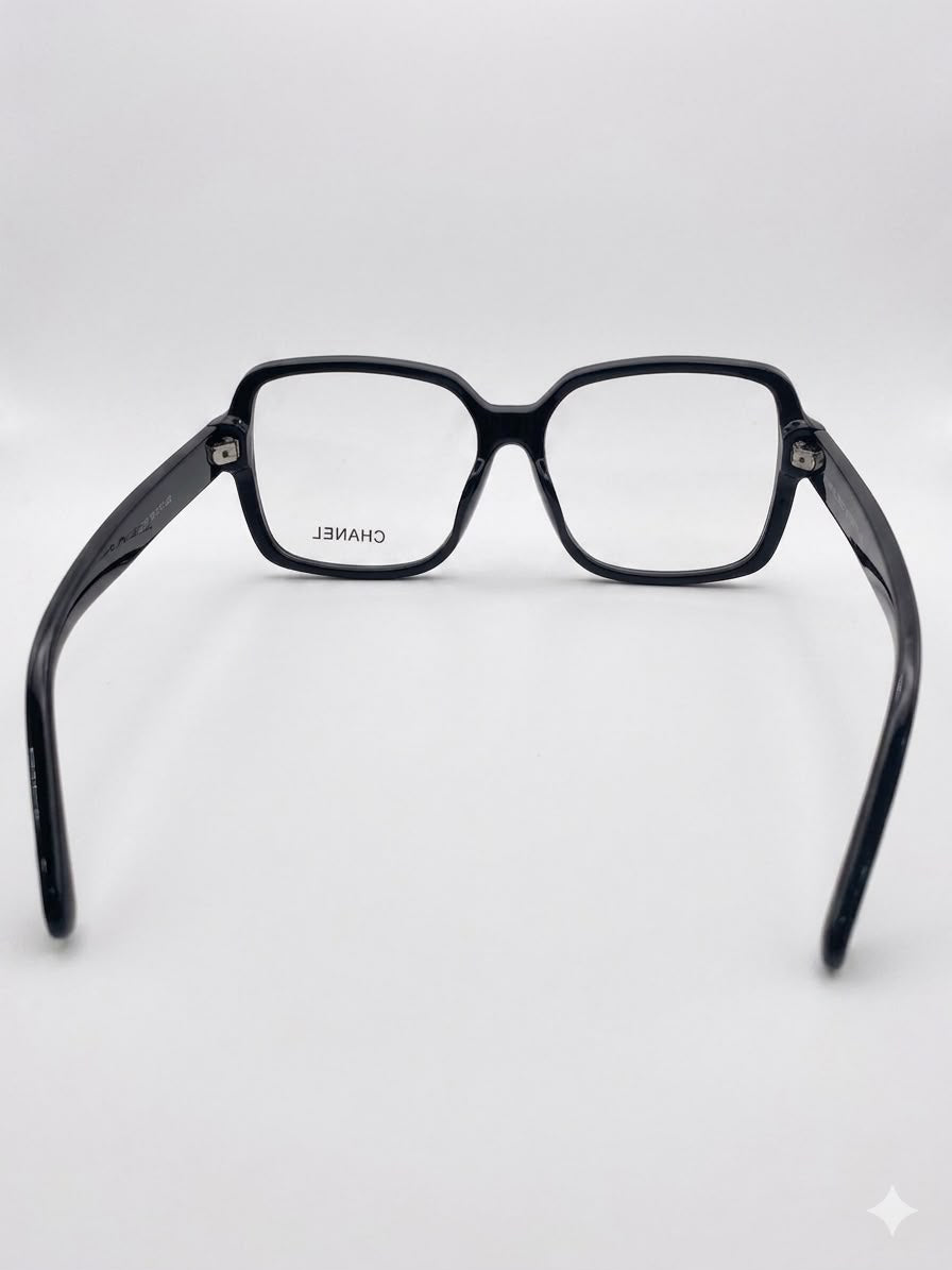 Gafas de vista Chanel en color negro con detalle dorado