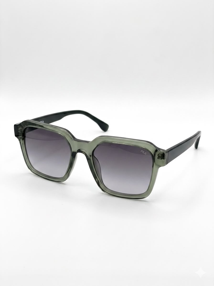 Gafas de sol Fila con montura cuadrada en tono verde translúcido.