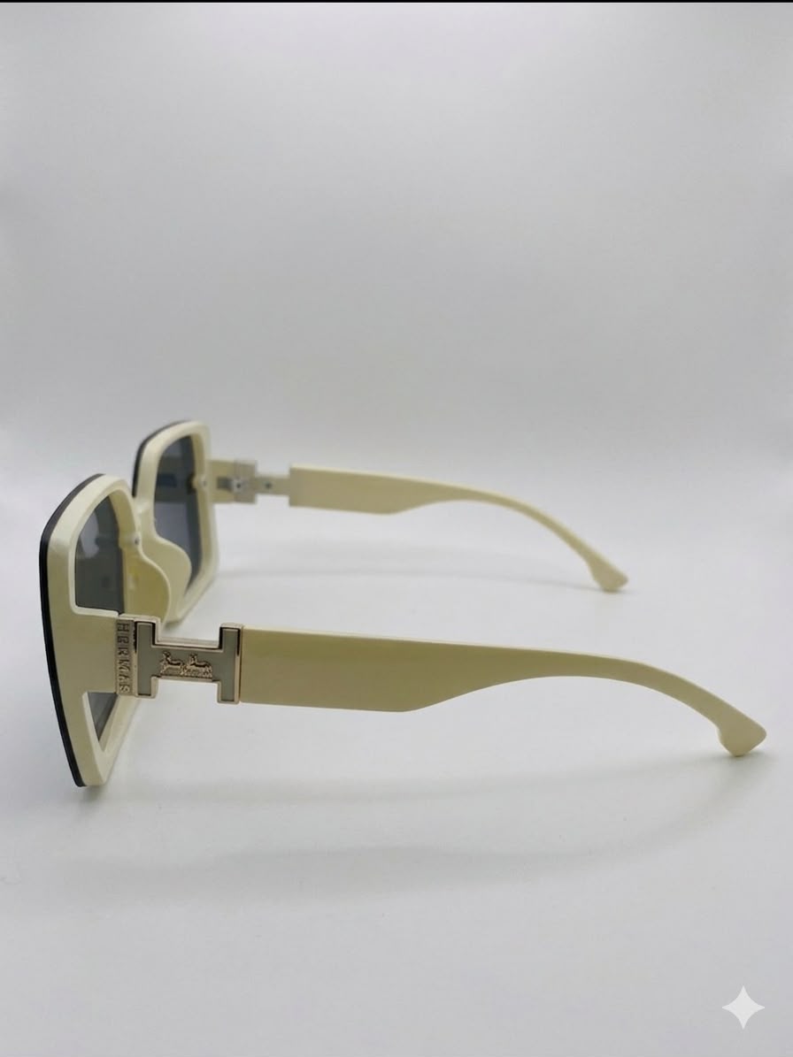 Gafas de Sol Estilo Oversized con Detalle de "H" en Patillas - Color Crema