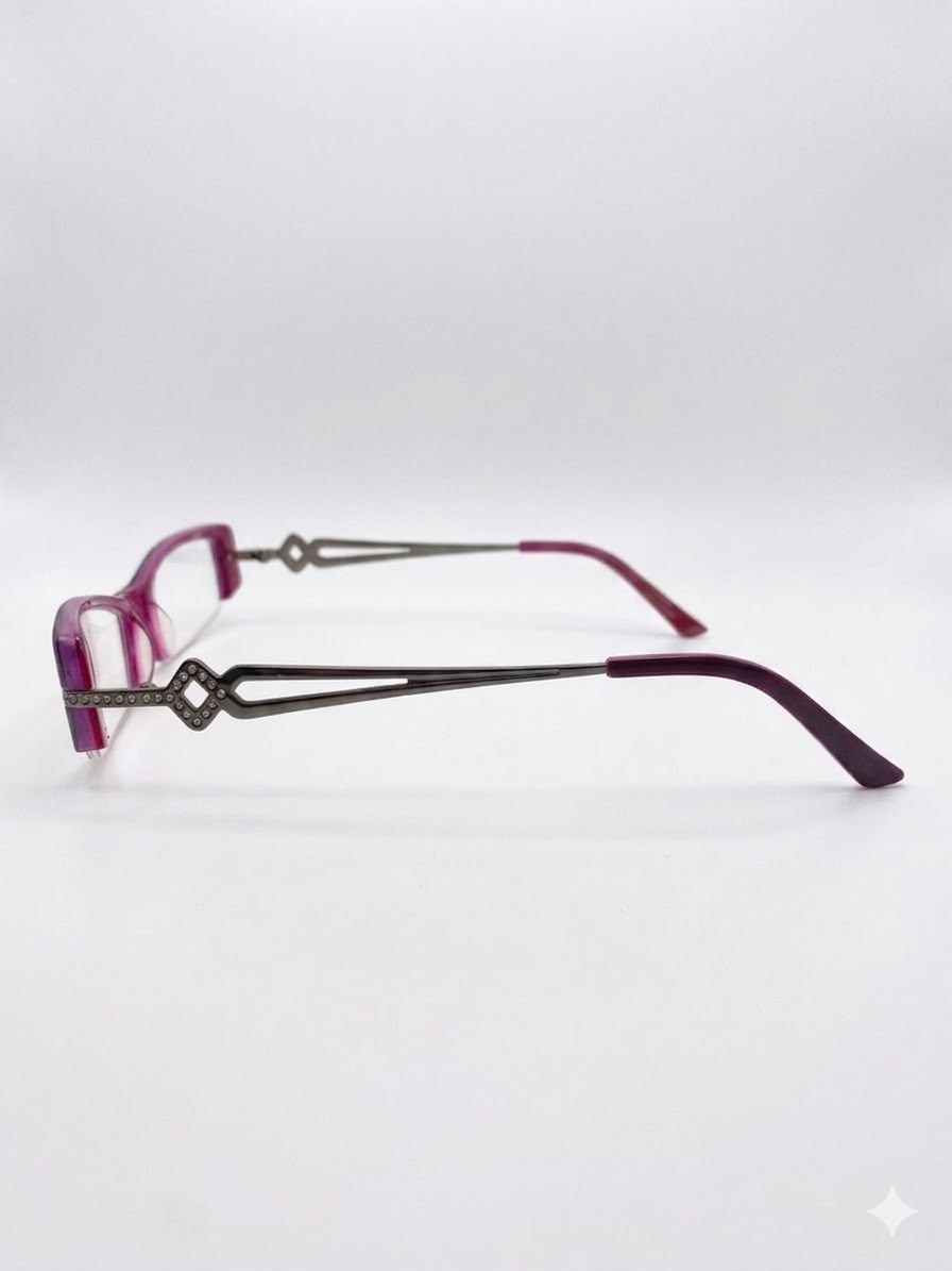 Eleva tu estilo con estas sofisticadas gafas de lectura, que combinan elegancia y funcionalidad.