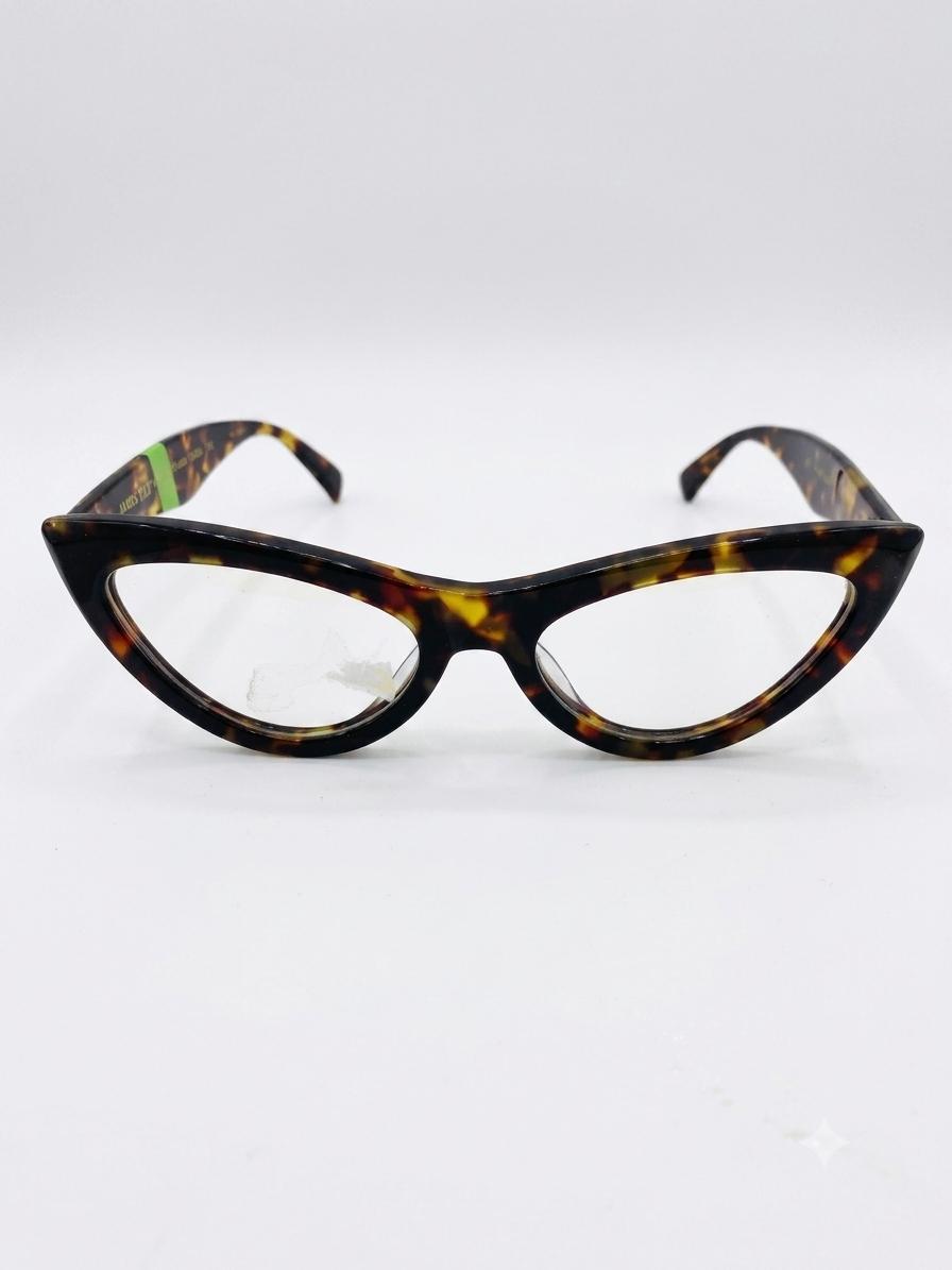 Lentes de  Estilo "Cat-Eye" con Acabado Carey y Detalle en Verde