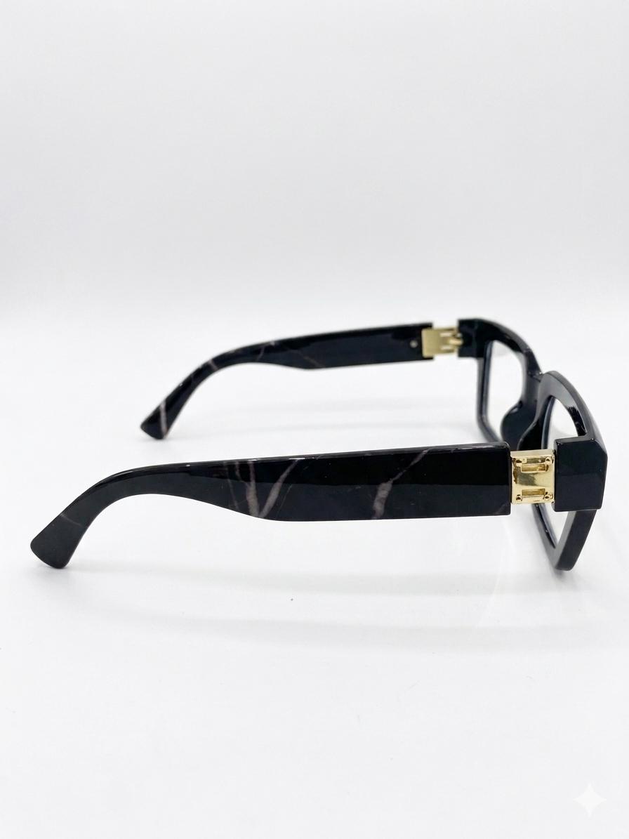 Gafas de Montura Cuadrada con Detalle de Mármol y Acentos Dorados.