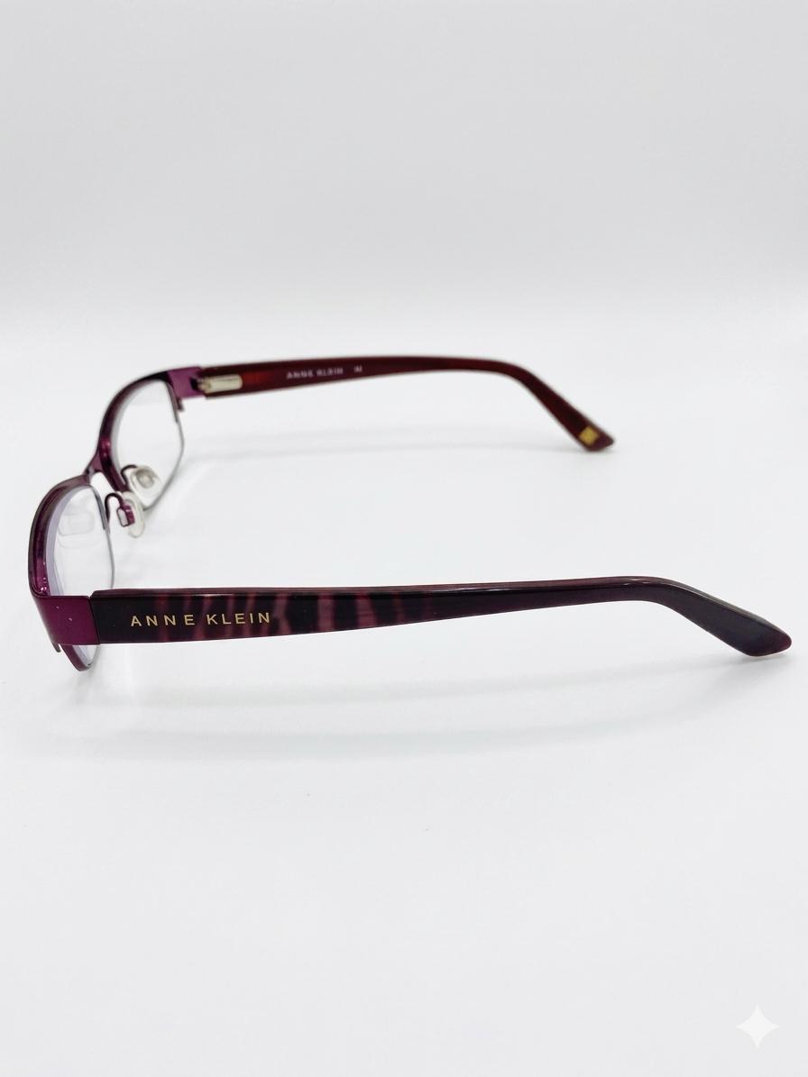 Lentes graduados Anne Klein de diseño clásico en tono borgoña.