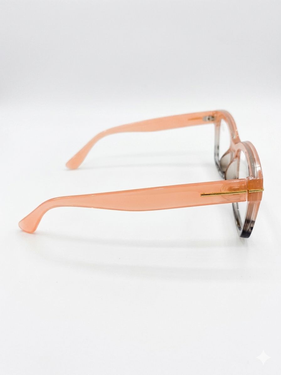 Lentes de lectura con diseño degradado y detalle en varilla.