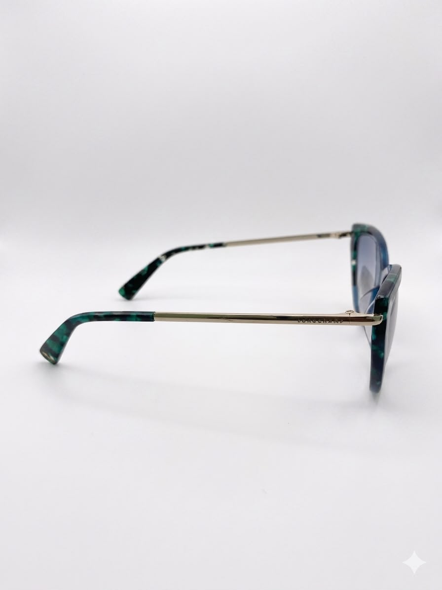 Gafas de sol Longchamp con montura ojo de gato en tono carey azul y verde.